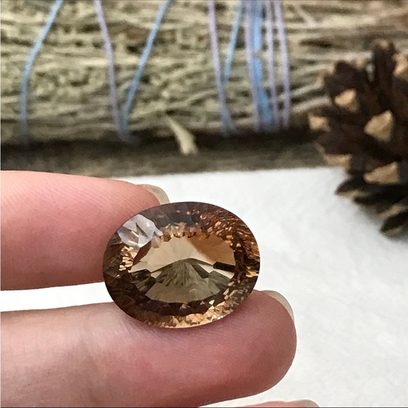 20.90 carat Natural Brown Topaz 19x15mm Oval Cut
Faceted Gemstone, Large stone - Picture 9 of 9
